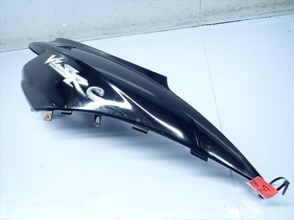 βBZ04-1 KYMCO V-LINK125SR V-リンク RFBSD25 純正 リアカウル シートカウル 右 割れ有り！_画像3