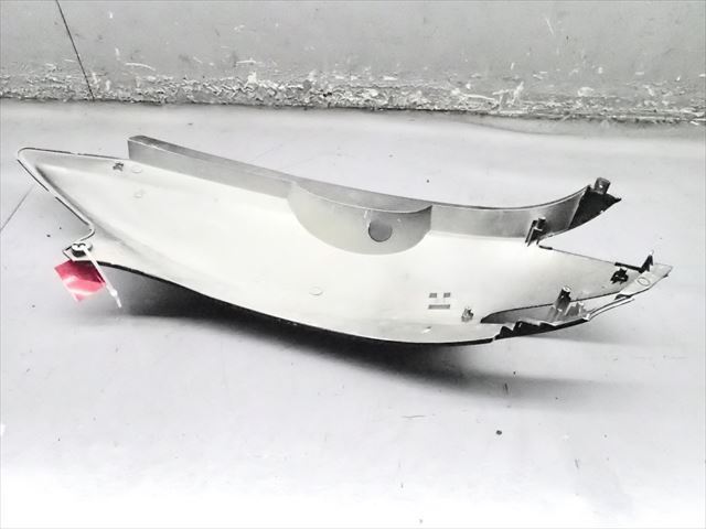 βCP04-1 キムコ グランドディンク125 RFBSH25DC キャブ車 純正 リアカウル シートカウル 右 破損部有！_画像5