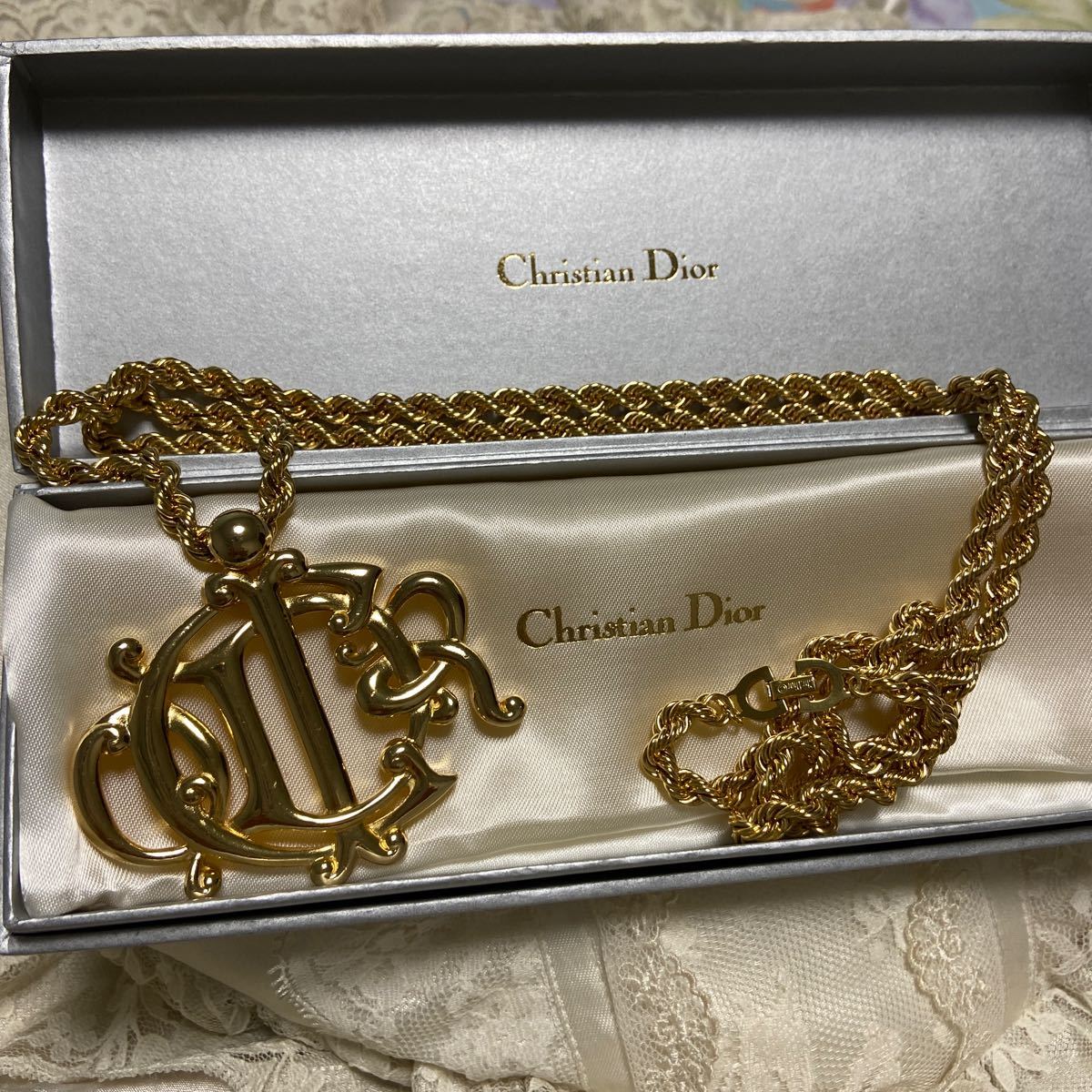 Christian Dior 超美品 ビンテージ ロゴペンダント ロングネックレス ディオールアクセサリークッションBOX付き