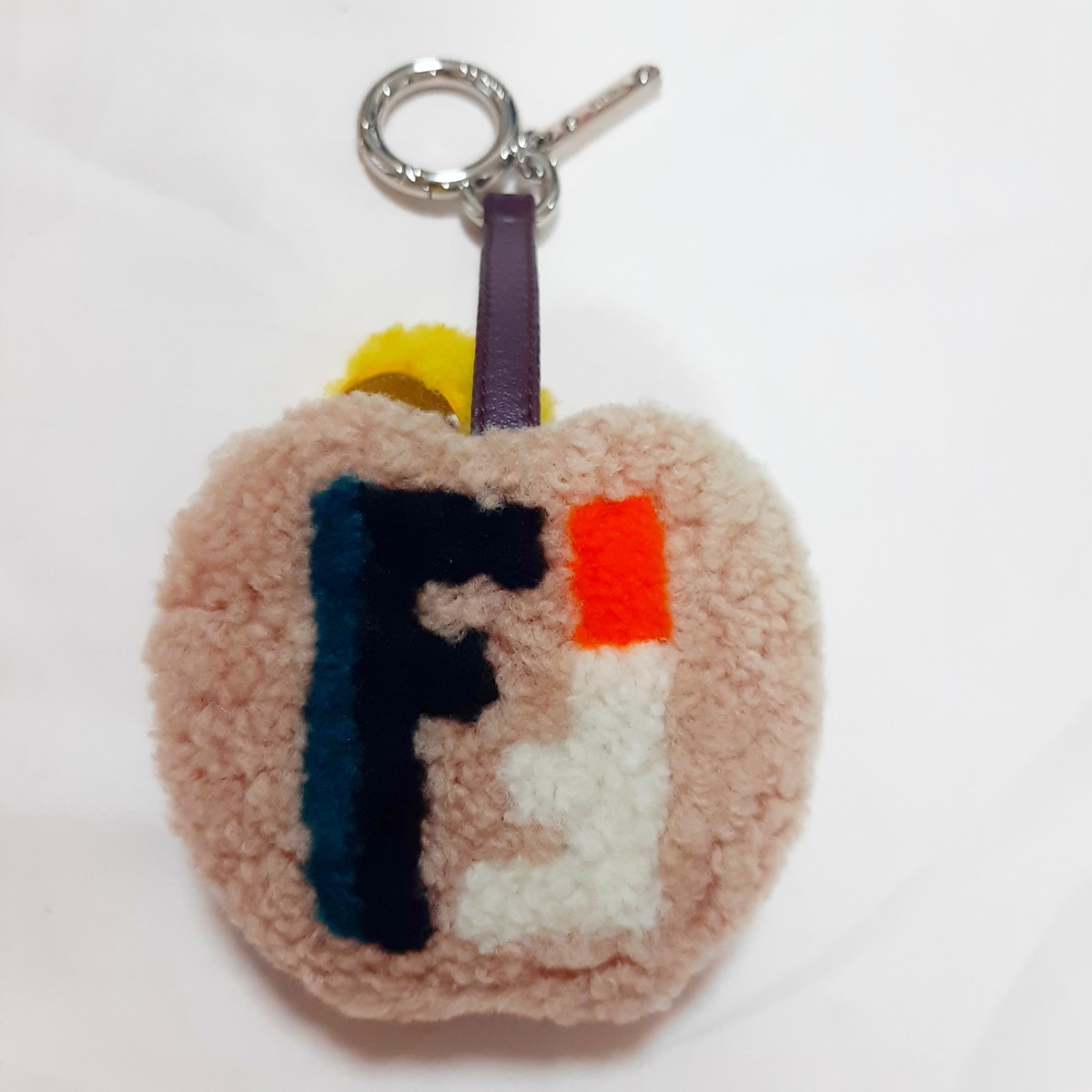 フェンディ アップル りんご キーホルダー キーリング ロゴ 秋冬 フェンディ アップル りんご キーホルダー キーリング ロゴ 秋冬