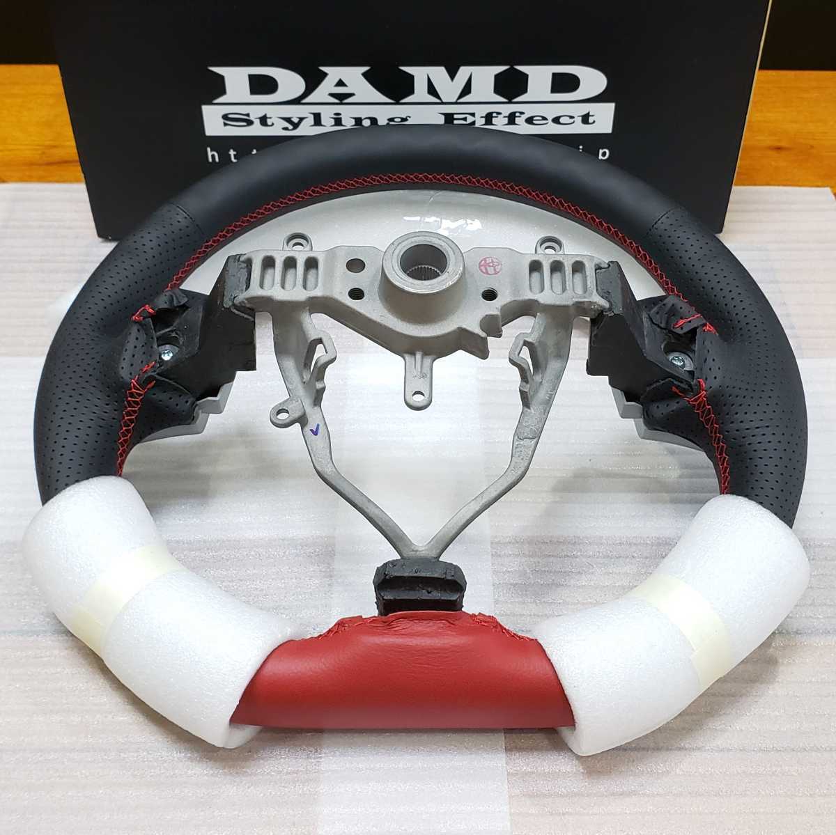 DAMD/ダムド ステアリング SS358-D（L） ブラックステッチ レガシィツーリングワゴン BL5/BL9/BLE アプライド：D-F  【再入荷！】 車用品・バイク用品
