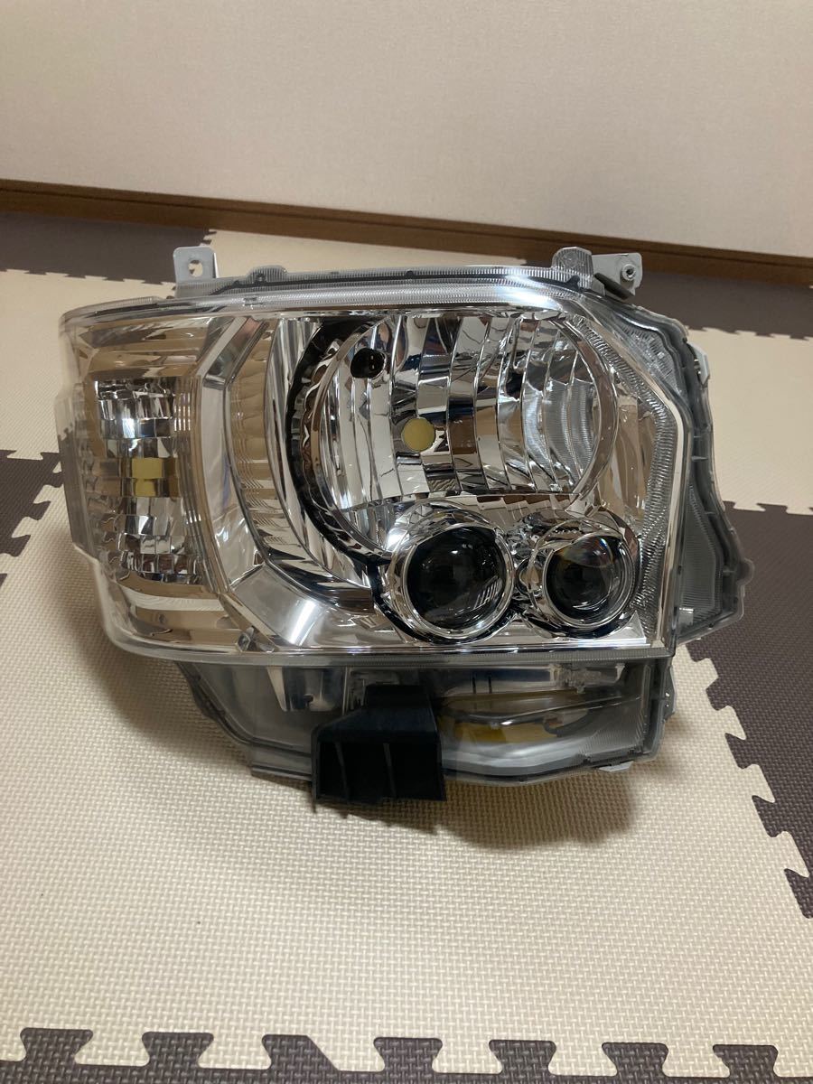低価即納 ハイエース ヘッドライトユニット右側のみ。 bzdBl
