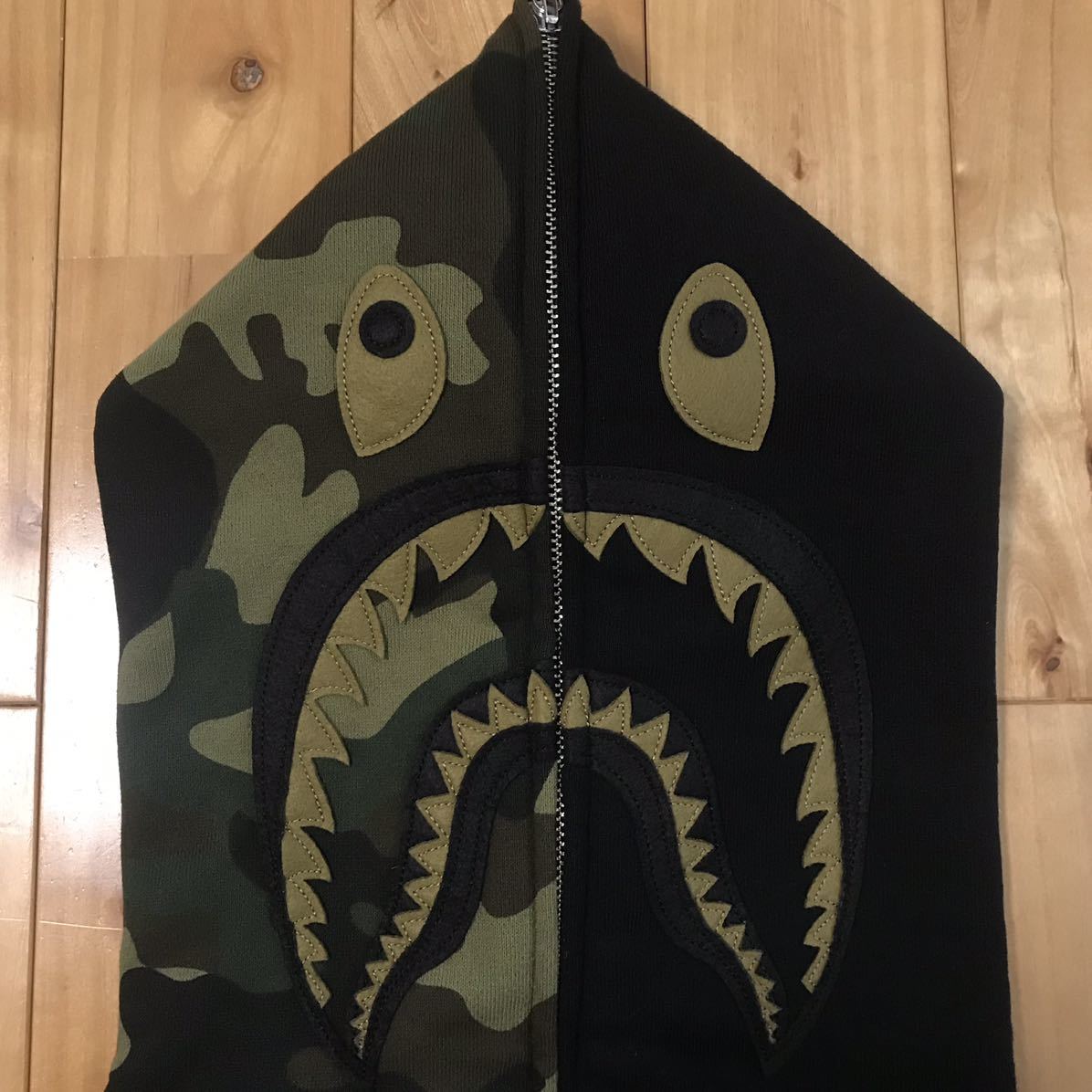 Undefeated × bape シャーク パーカー Sサイズ shark full zip hoodie a bathing ape エイプ ベイプ アンディフィーテッド 迷彩 k8ka_画像2