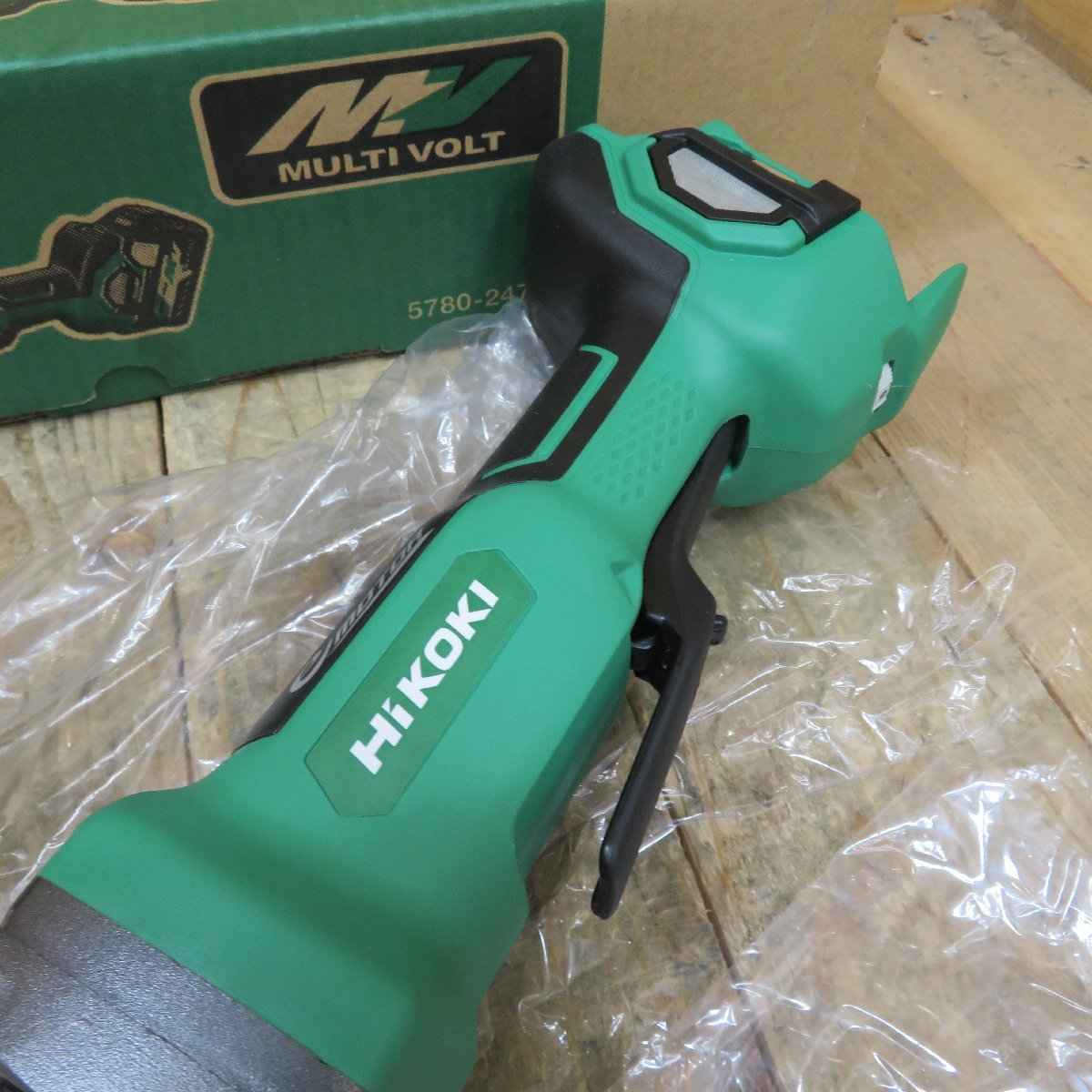 未使用品 ハイコーキ/HIKOKI 36V 25mm コードレスハンドグラインダ パドルスイッチ【GP36DB(NN)】き発送・領収書発行OK♪ HiKOKI(ハイコーキ) 36V コードレス ハンドグラインダ 軸径6mm 7,000~29,000回転 ダイヤル式無段変速 パドルスイッチ?