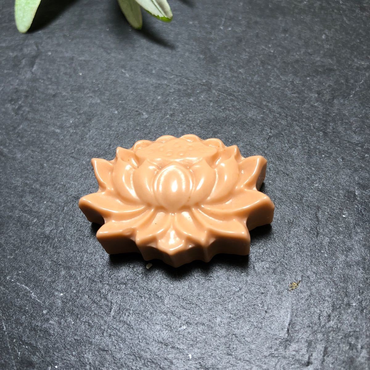 美品 アラシャン瑪瑙 蓮 貫通穴 パーツ