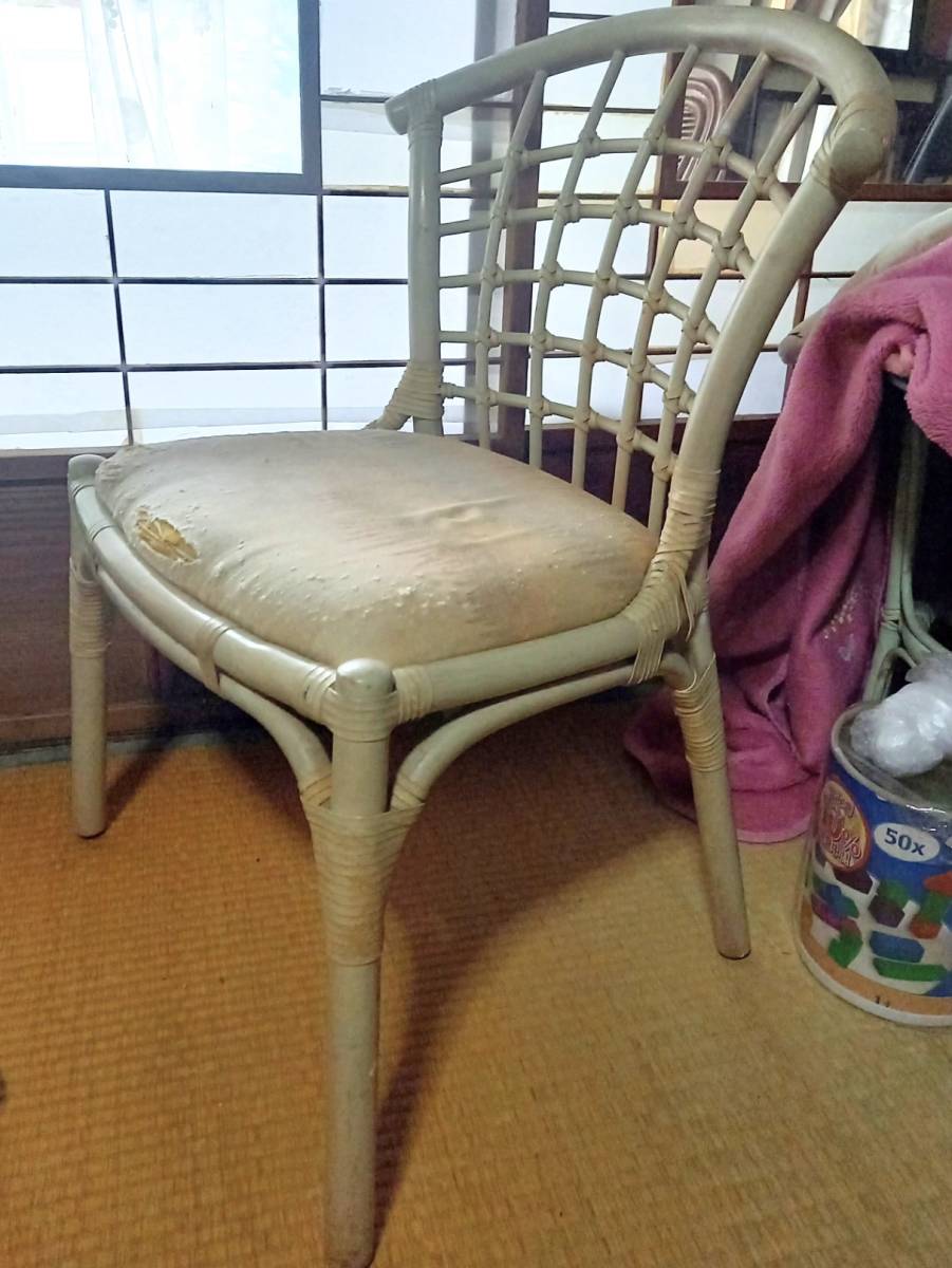 籐のフレームの古椅子　アンティークチェア　2脚セット