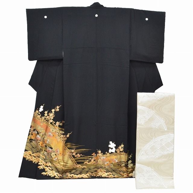良質 帯 着物 中古 黒留袖 正絹 pp0533b 松文様 菊 梅 仕立て上がり セット 結婚式 留袖 良質 帯 着物 中古 黒留袖 正絹 pp0533b 松文様 菊 梅 仕立て上がり セット 結婚式 留袖