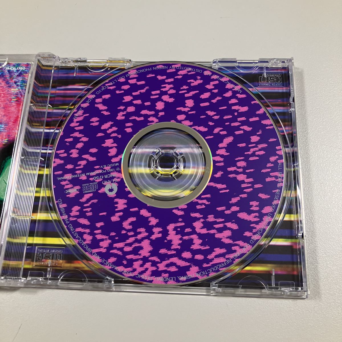 【洋楽３】貴重なCDです！　U2　国内盤　ZOOROPA　_画像3