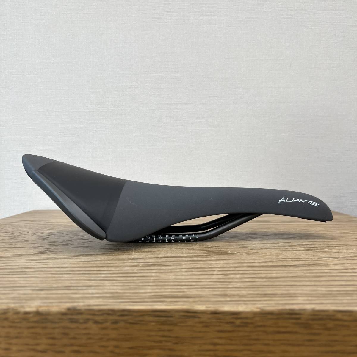 新品未使用 フィジーク アリアンテ R3 | energysource.com.br