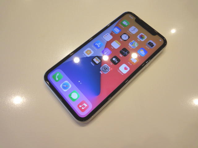 Apple iPhone11 128GB ホワイト 美品 SIMロック解除済 au | stainu