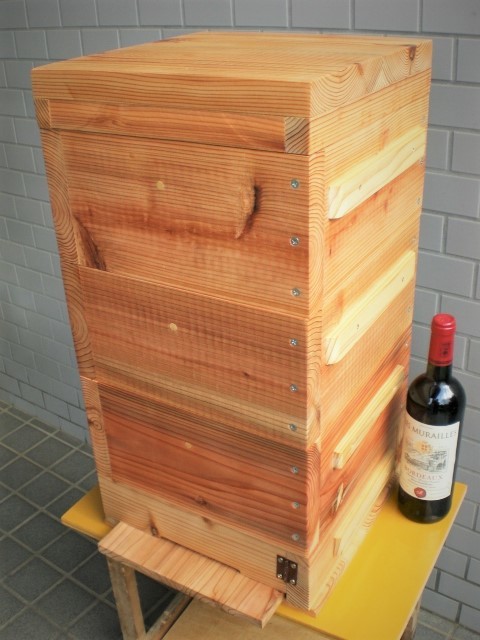 ニホンミツバチ巣箱 日本蜜蜂巣箱 重箱式 飼育箱４段セット 蜜ロウ 