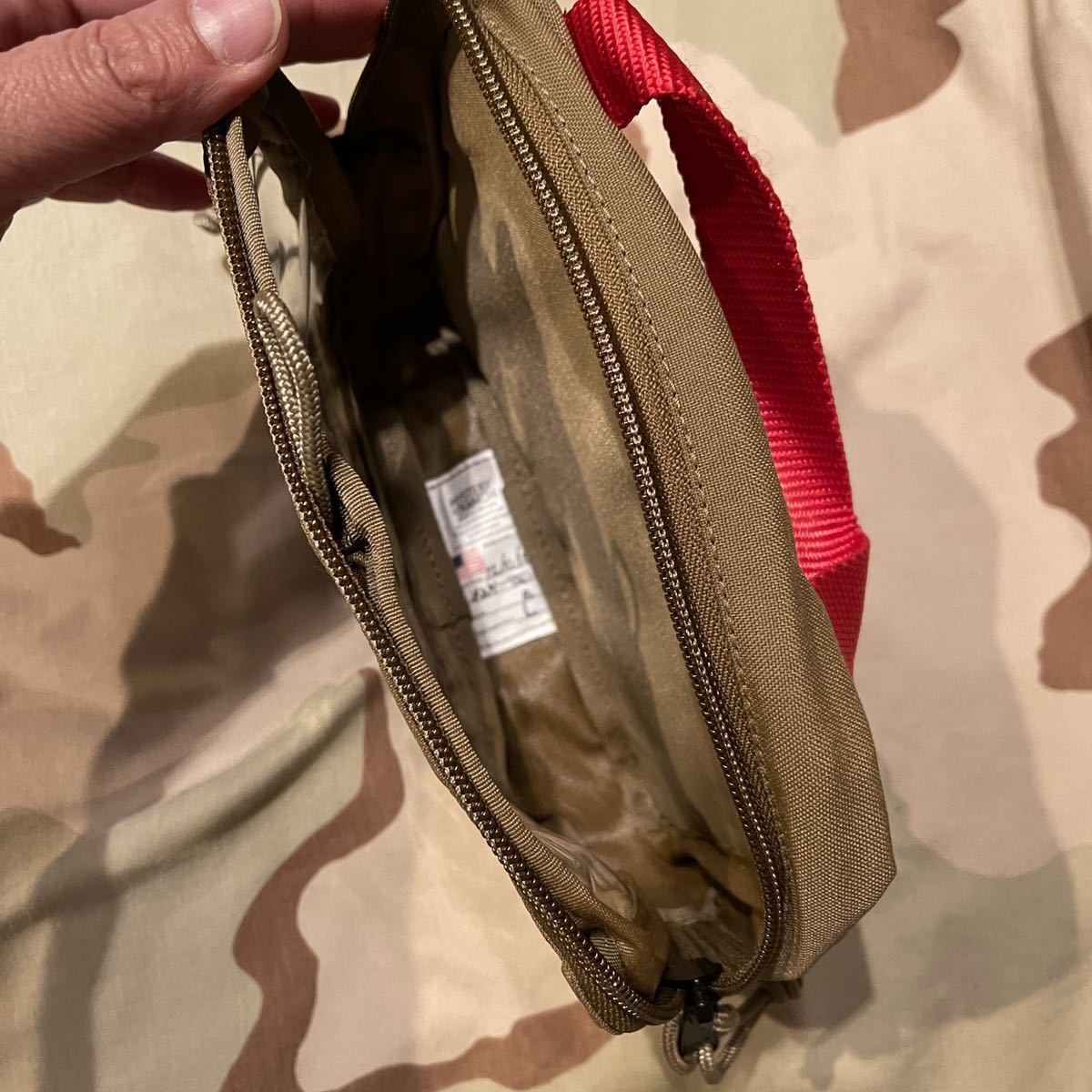 【入手困難】新品未使用 ミステリーランチ メディカルポーチ （赤）アメリカ製 Mystery Ranch medical pouch RATS 米軍実物 軍用アウトドア_画像3