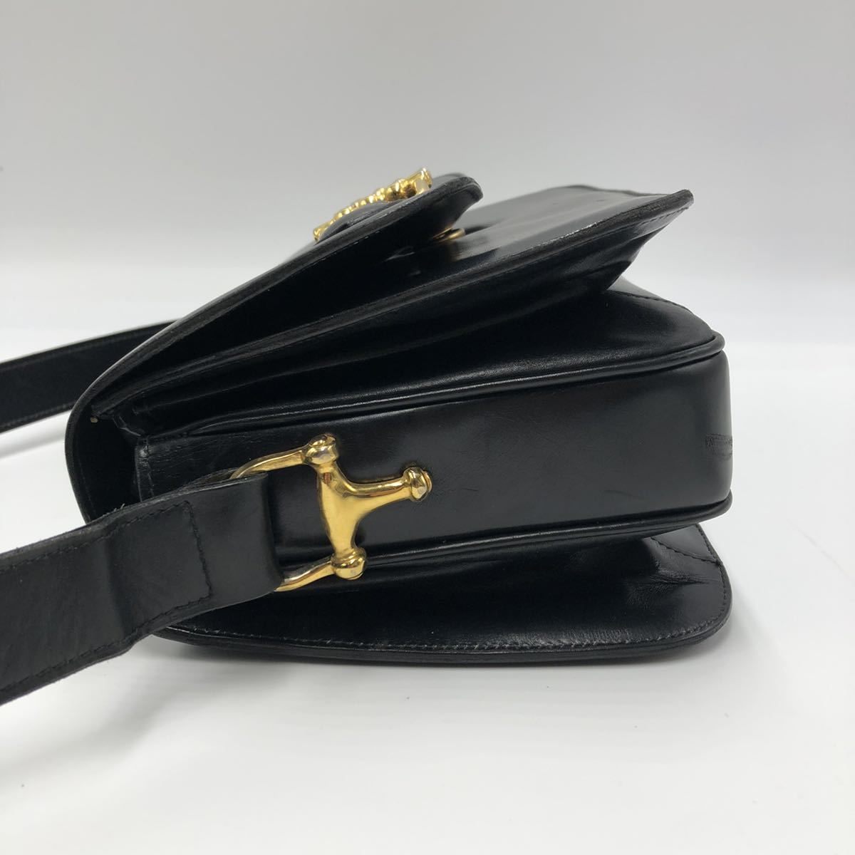 1円『極美品・希少』 CELINE 三連 ホースビット ゴールド金具 フラップ ショルダーバッグ ボックス型 セリーヌ ポシェット カーフレザー 黒_画像4