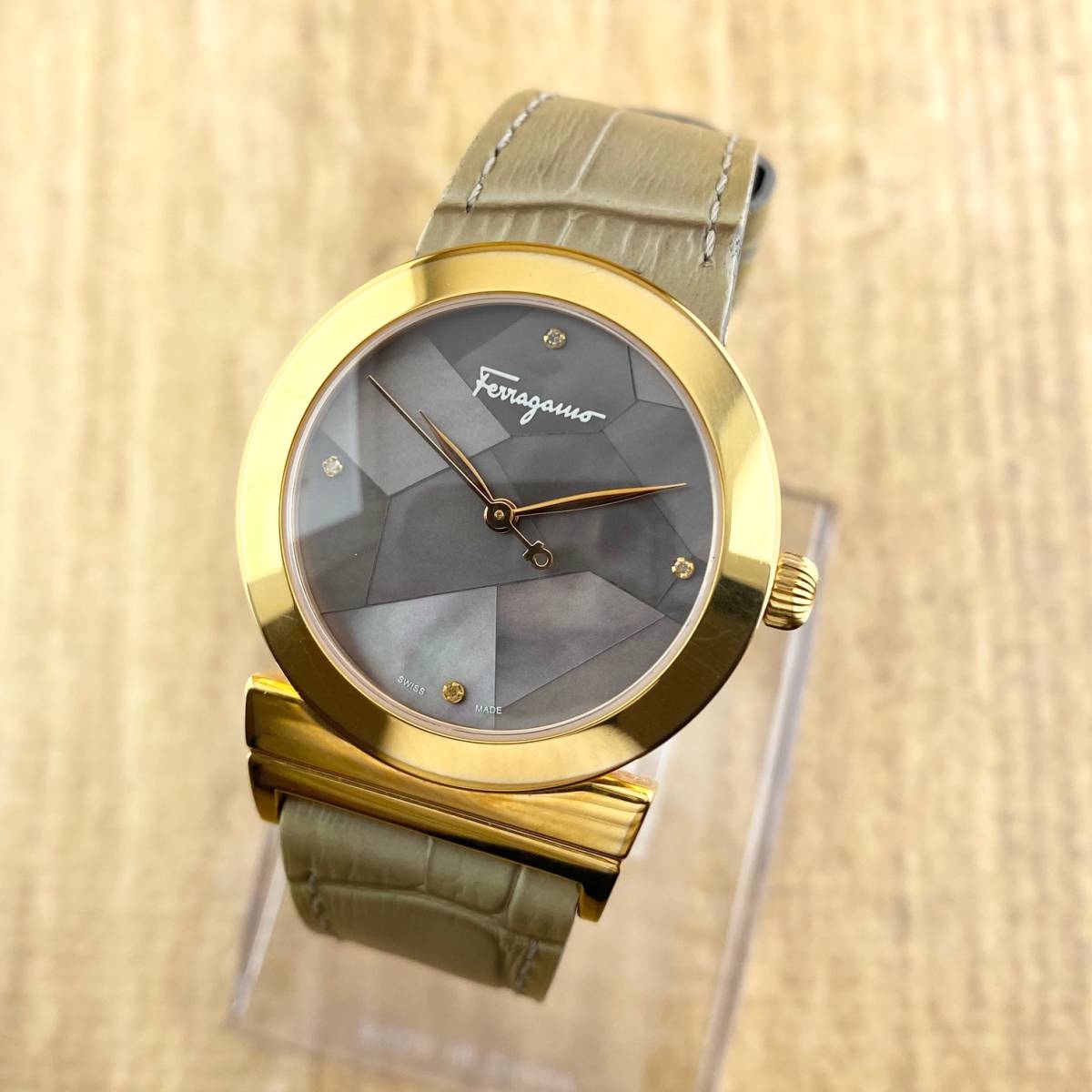 海外限定】 Ferragamo フェラガモ 腕時計 メンズ ゴールドブラック