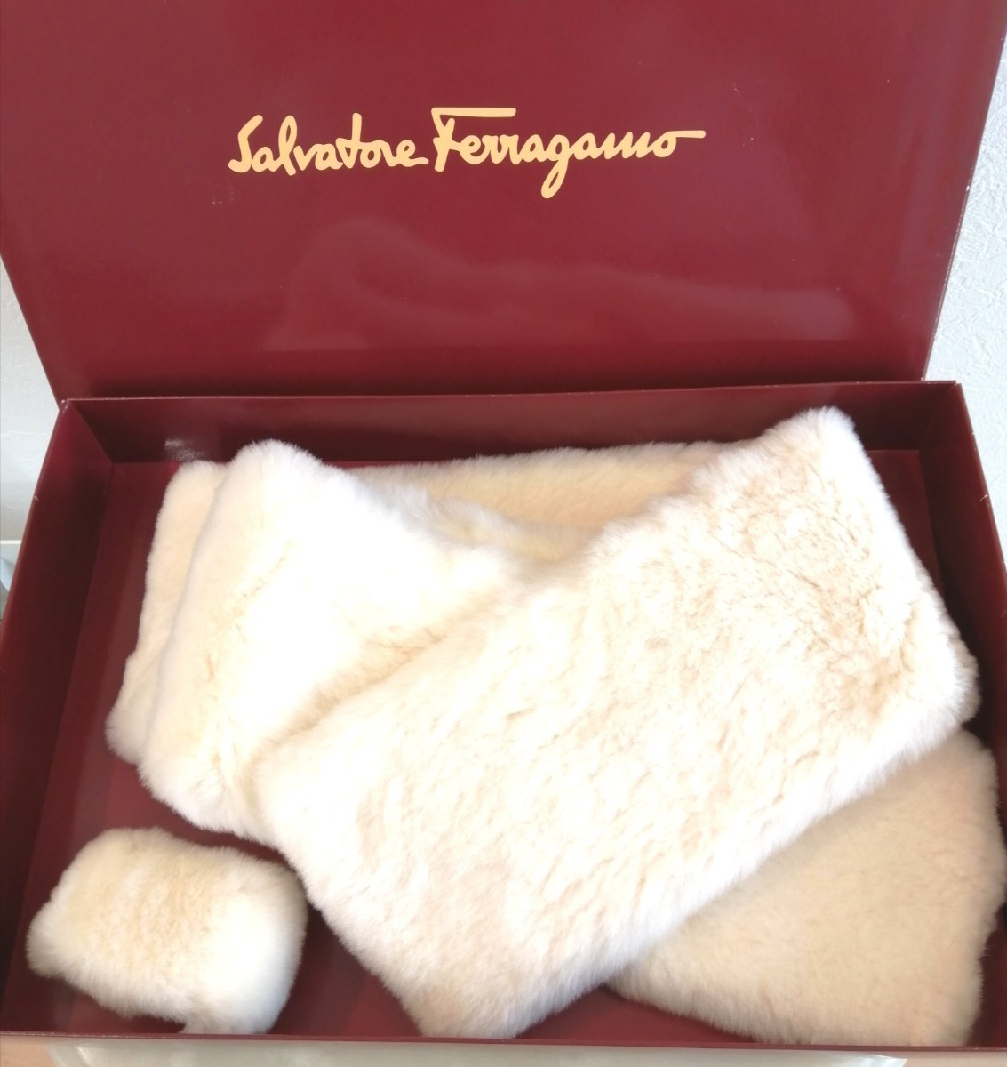 ★フェラガモ ミンクマフラー  イタリア製 新品同様 未使用品  専用箱あり Salvatore Ferragamo リアルミンク