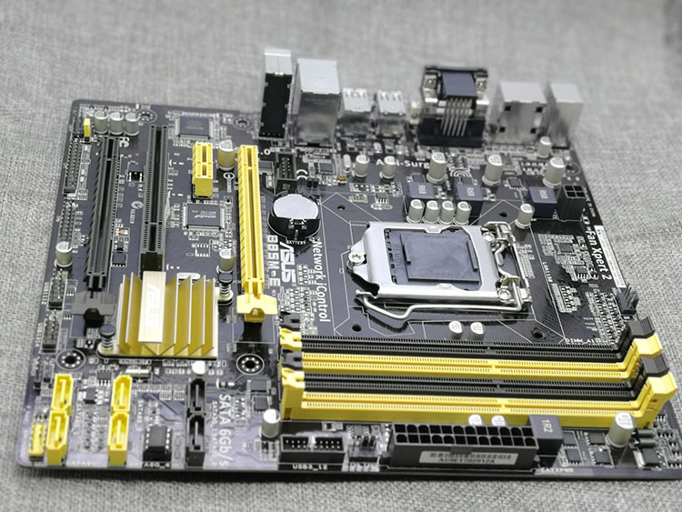 美品 Asus B85M-E マザーボード Intel B85 Micro ATX DDR3 LGA 1150 Display Port