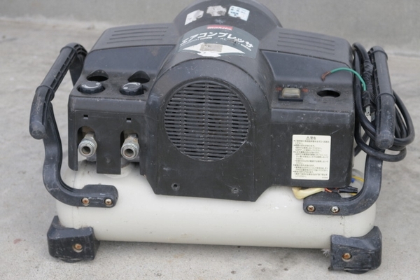 マキタ makita】エアコンプレッサー(AC2211)50Hz用 ジャンク
