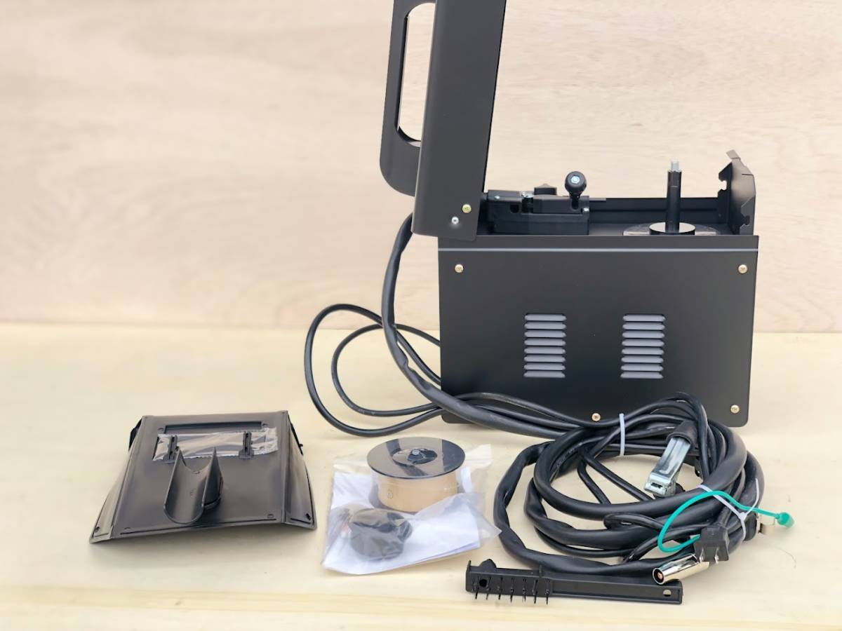 ドリガーを握って初めて放電、ワイヤー送り仕様 半自動アーク溶接機