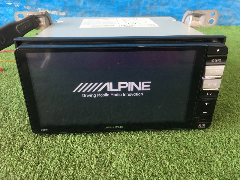 ALPINE アルパイン 700W SDカーナビ 7型ワイド フルセグ/Bluetooth