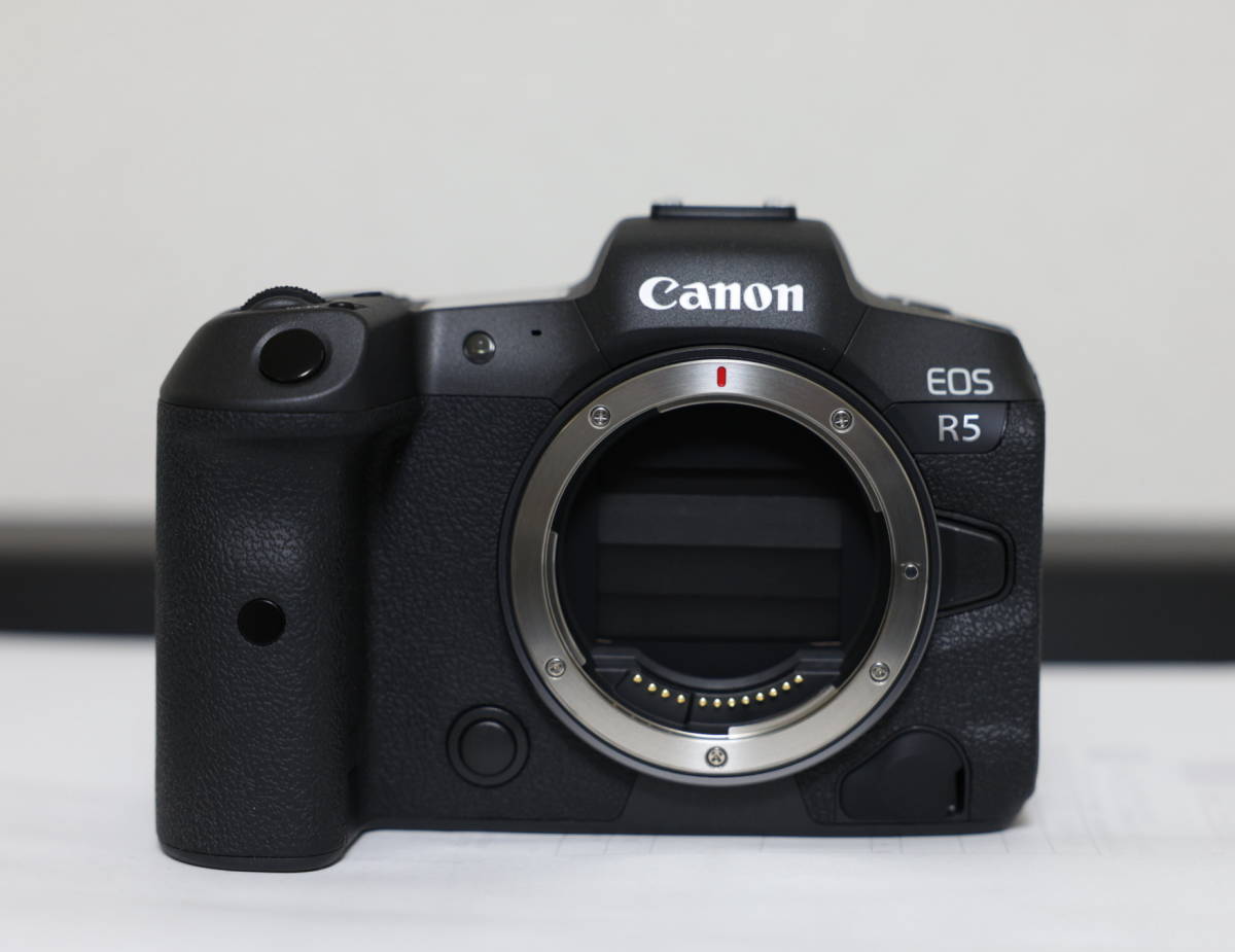 試写のみ！ 新品同様！Canon EOS R５ 保証残１年 シャッター40程