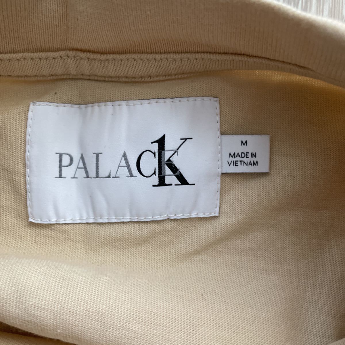 美中古　Palace Calvin Klein CK1 クルーネック ロングスリーブ T ロンT ライトベージュ系　サイズ M_画像2