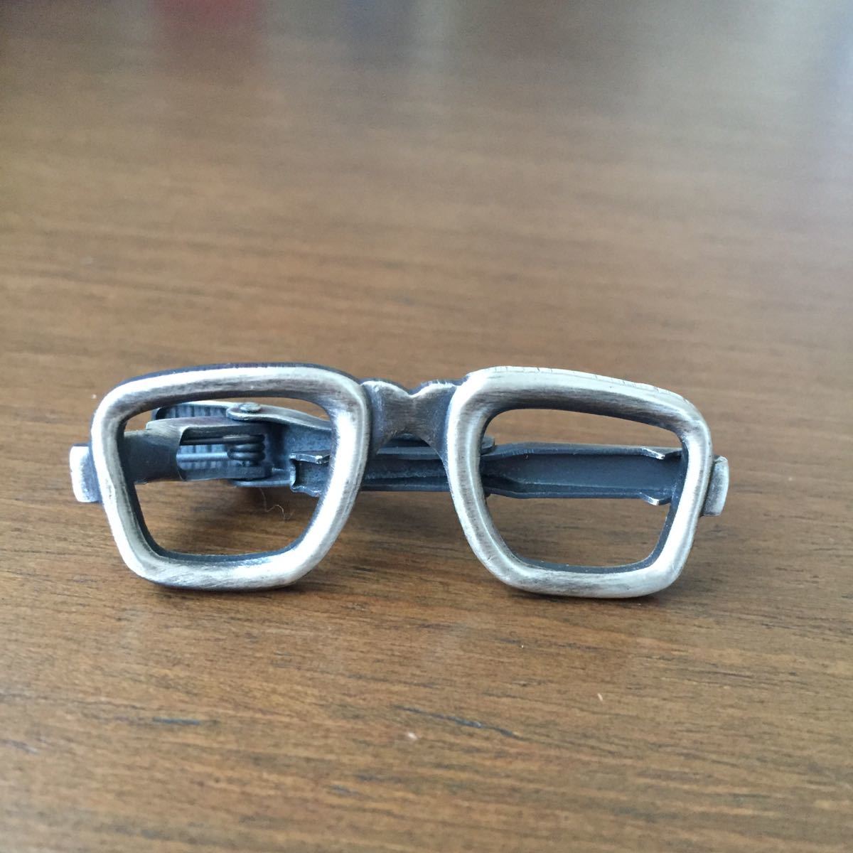 【新品未使用】日本製　眼鏡型ネクタイピン【送料無料】