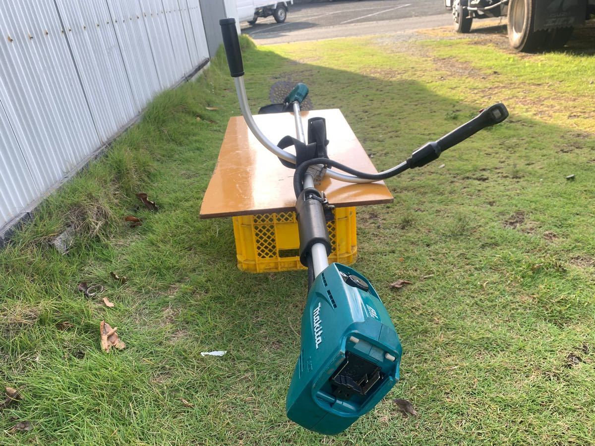 makita マキタ 充電式草刈機18V MUR182UD
