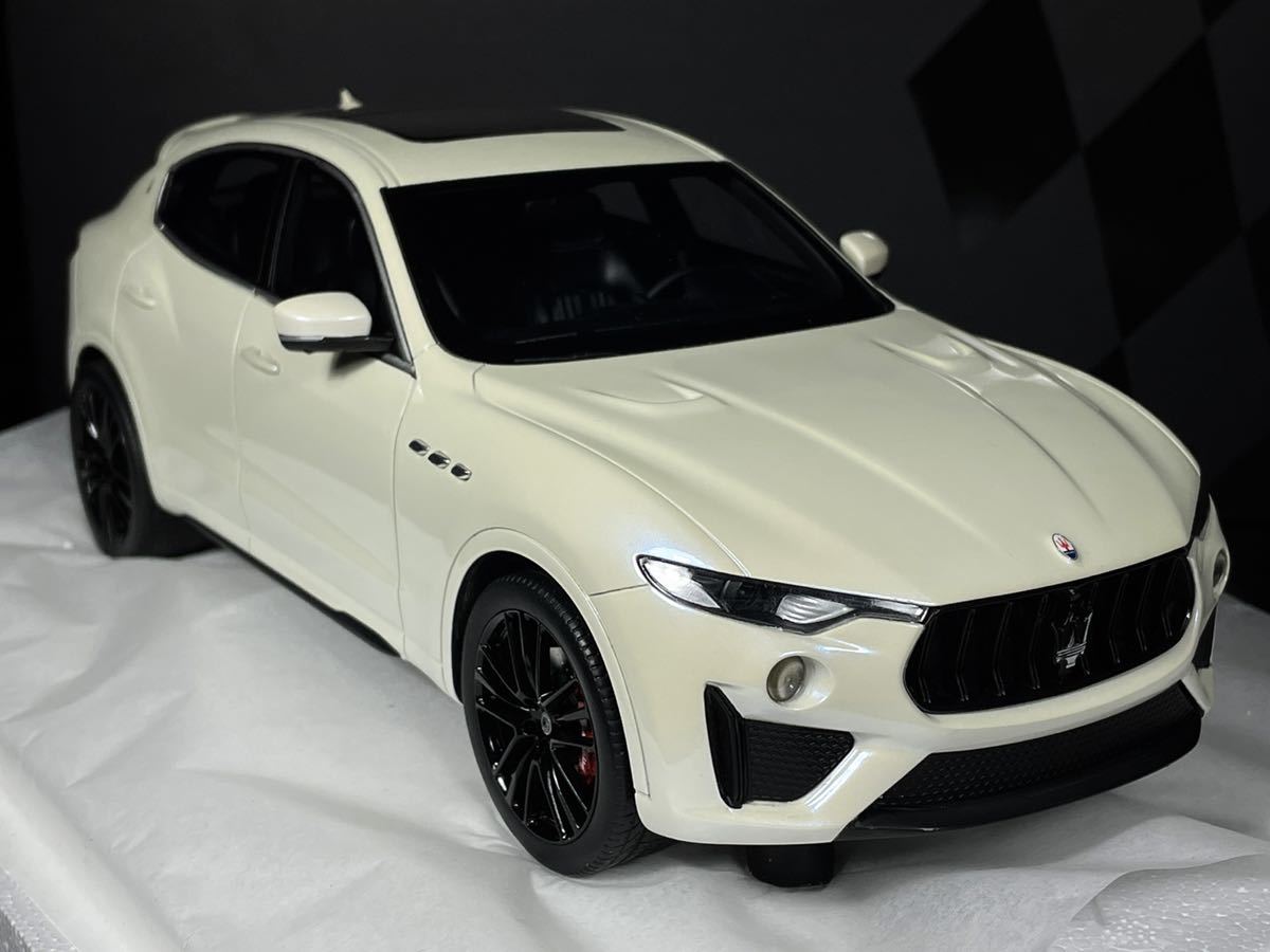 TSM 1:18 Maserati Levante Trofeo Bianco Birdcage True Scale