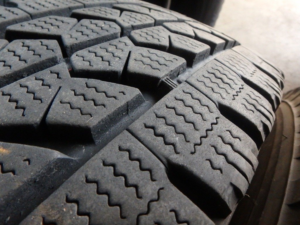C228 送料無料【215/70R17.5 118/116】ブリヂストン W979 スタッドレス