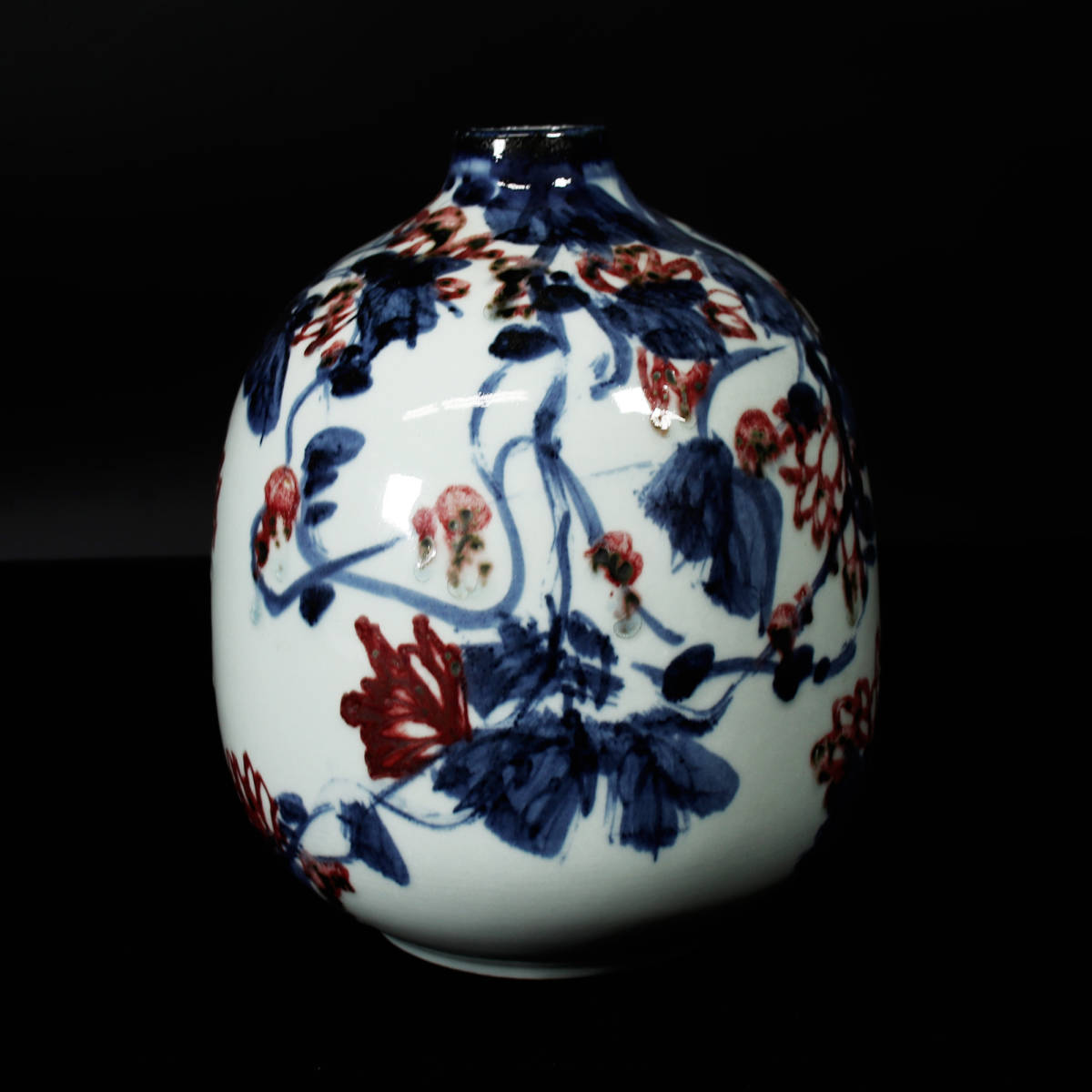 優待特典一覧 □ 秦錫麟(景徳鎮 中国工芸美術大師) □ 青花釉裏紅 花文瓶 < 色絵磁器
