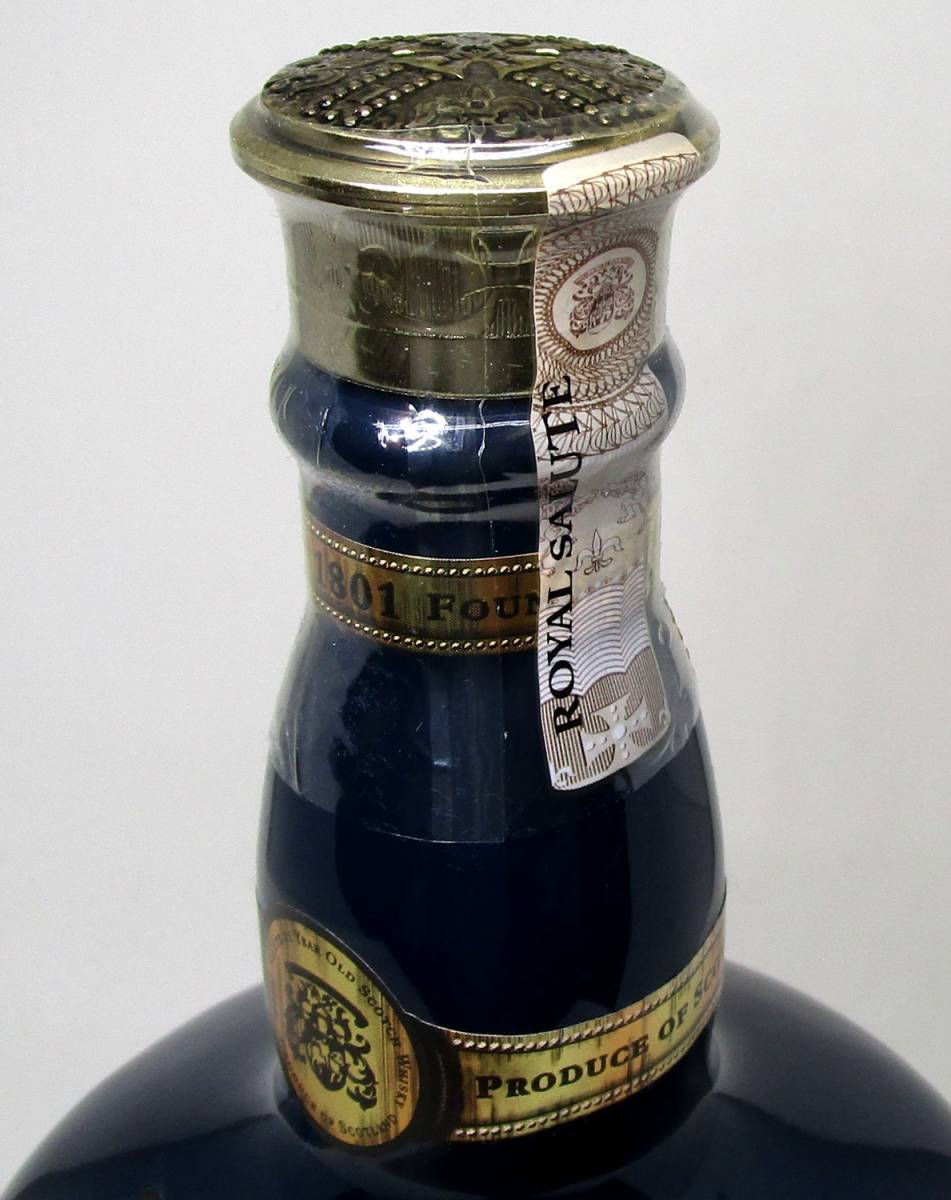 未開栓古酒】◇ROYAL SALUTE ロイヤルサルート 21年 サファイア フラゴン 40％ 700ml 青陶器（重量 1385g）腕時計  箱付き【大黒屋】