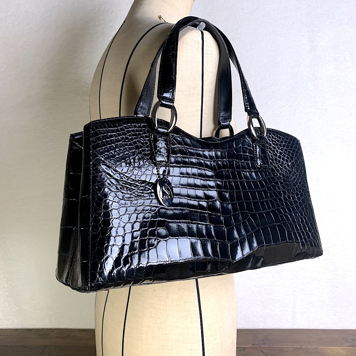 【美品】ヴィンテージ クロコダイル上質な本革バッグ 黒 百貨店 ハンドバッグ オンライン買い物