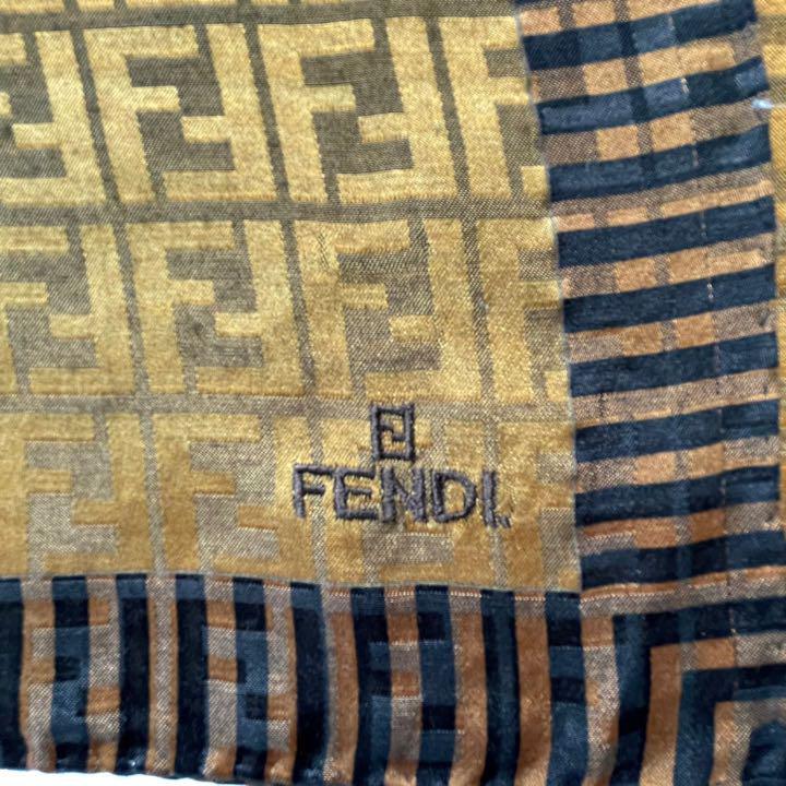 FENDI　フェンディ　スカーフ チーフ　ズッカ柄_画像3