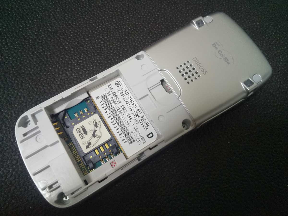 ヤフオク! - docomo D880SS らくらくホン シンプル プラチナ ...