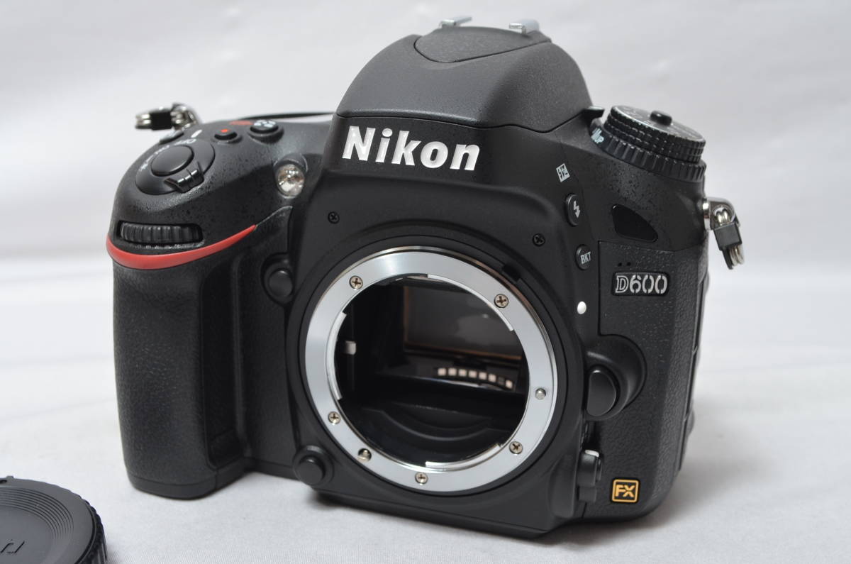 憧れ 【2590ショットの特上品】 Nikon デジタル一眼レフカメラ D600