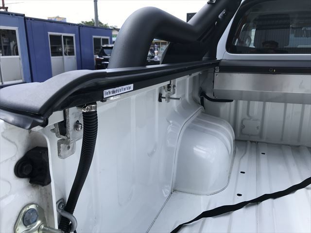 期間限定価格 ハイラックス トレイルロールバー ラック シャッター