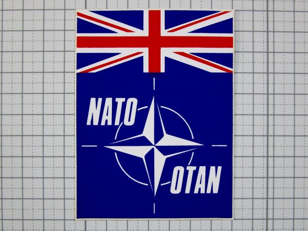 外国のステッカー： NATO OTAN イギリス UK デザイン 広告 ビンテージ フランス スーツケース ギターケース +Gb_画像1