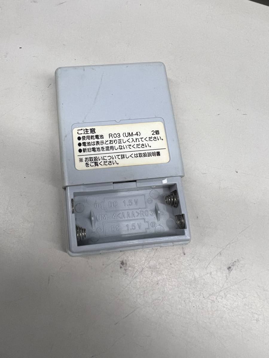 【R-10-91】動確済 リモコン HITACHI EPR-19 フタなし_画像2