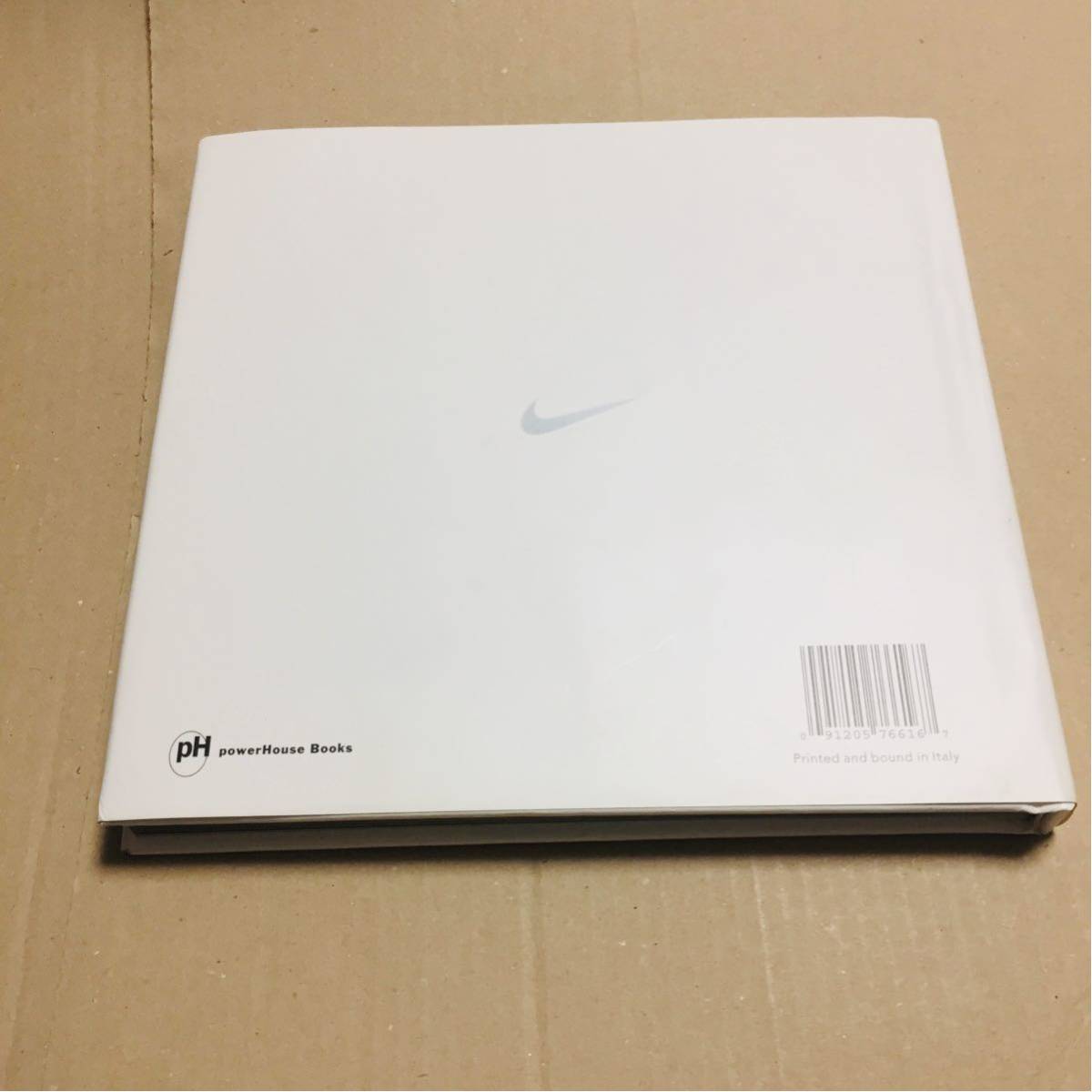  foreign book photoalbum Sole Provider: 30 Years of Nike Basketball Nike basketball shoes bashu sneakers 