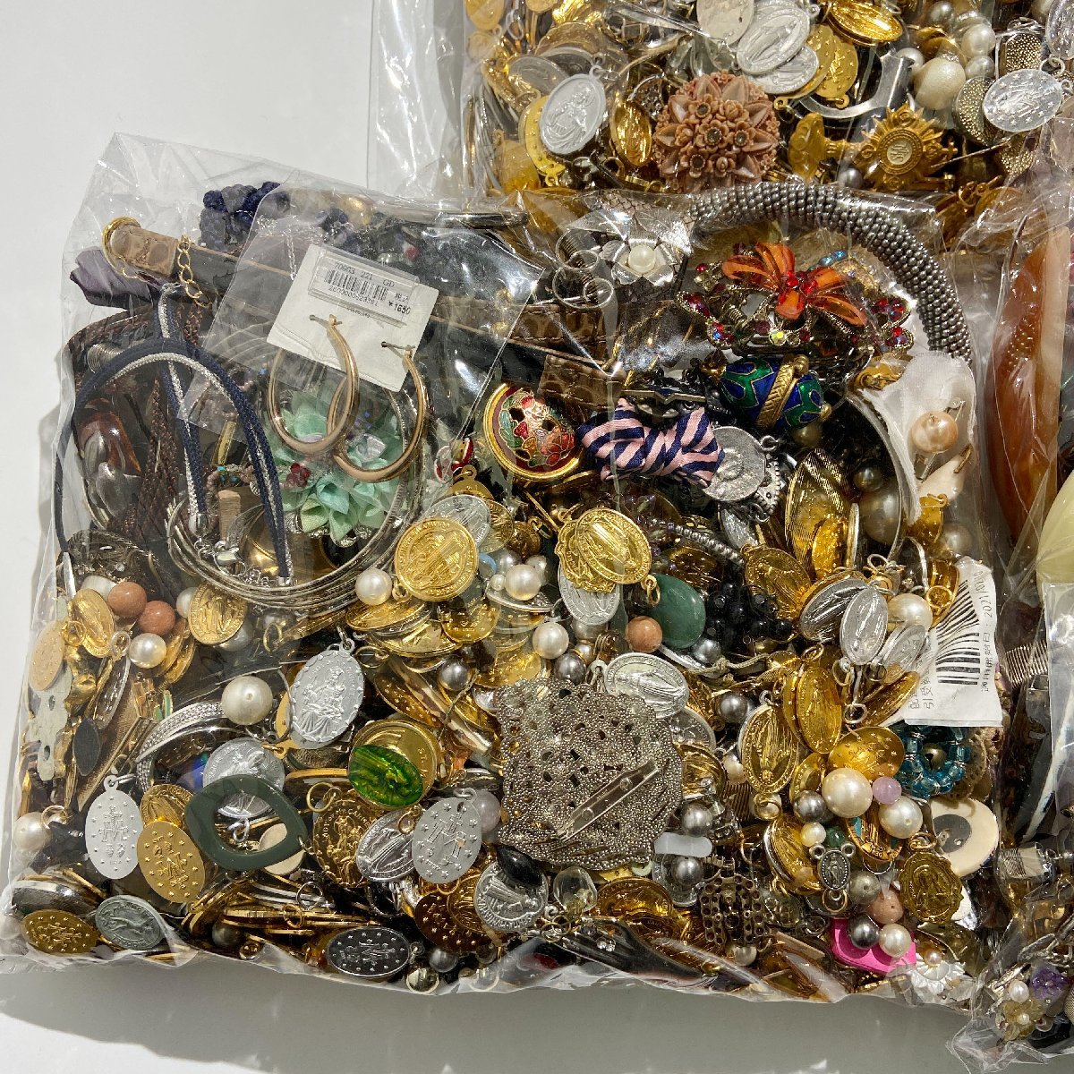 大量セット アクセサリー まとめて 総重量約9kg ネックレス イヤリング リング ブローチなど ジャンク