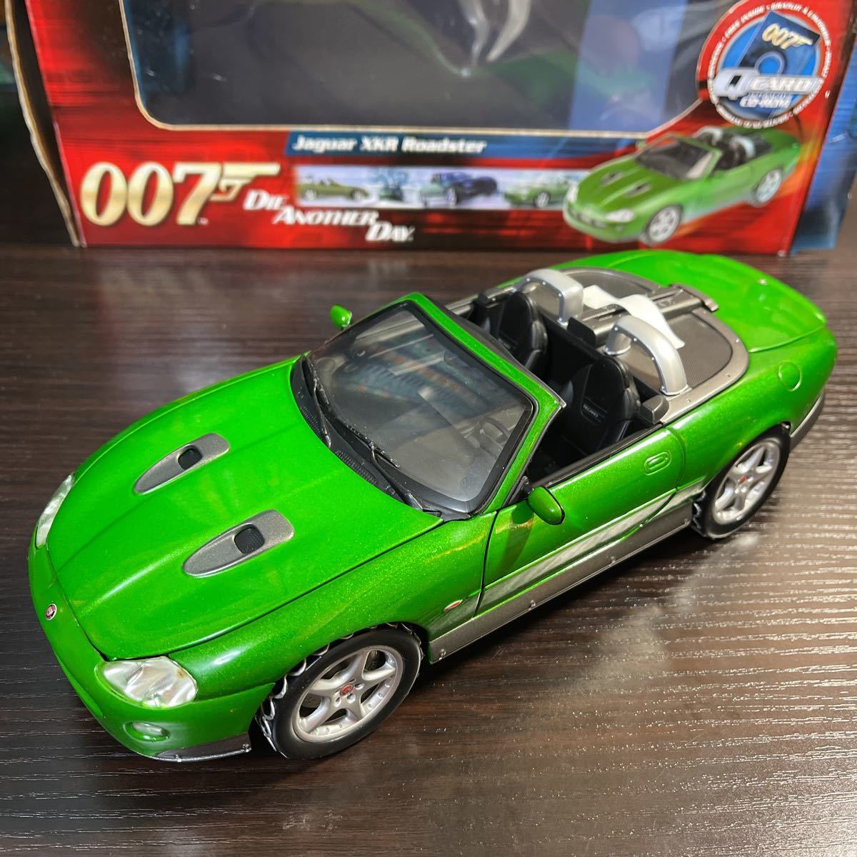 Yahoo!オークション - 1/18 ダイキャストミニカー 007 ダイ Yahoo!オークション - 1/18 ダイキャストミニカー 007 ダイ