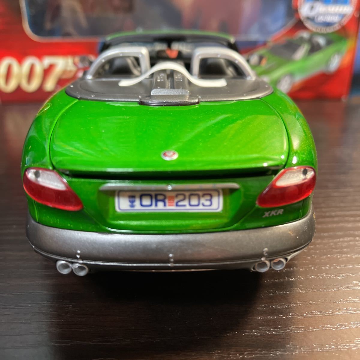 Yahoo!オークション - 1/18 ダイキャストミニカー 007 ダイ Yahoo!オークション - 1/18 ダイキャストミニカー 007 ダイ