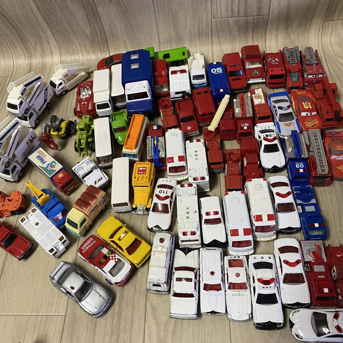 ヤフオク! - トミカ TOMICA ミニカーなど まとめて 大量セット