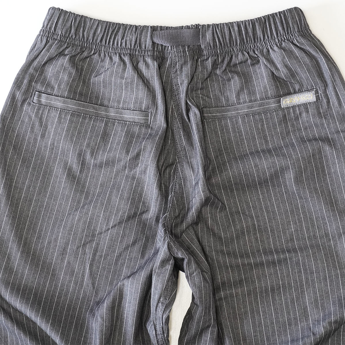 GRAMICCI × BEAMS 別注 テーパードスラックス ストライプ【S GRAMICCI × BEAMS 別注 テーパードスラックス ストライプ【S