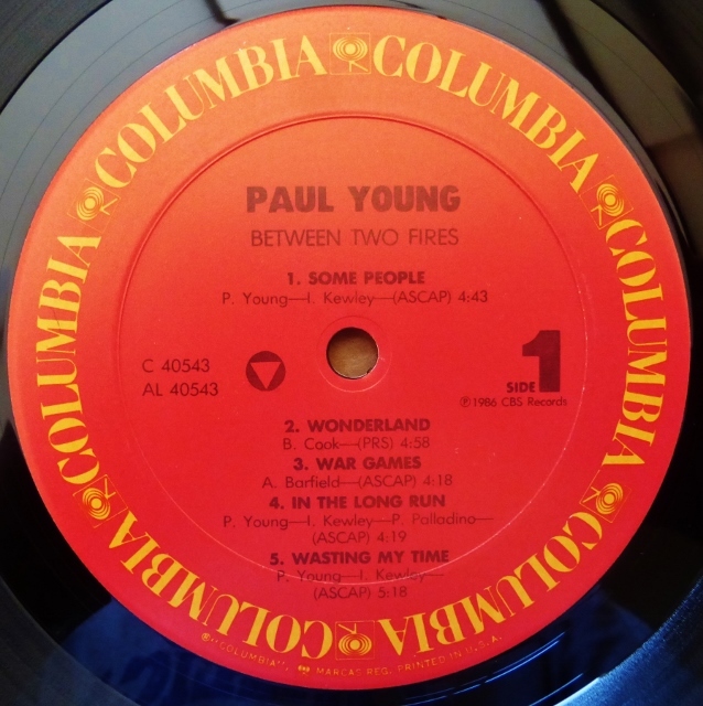 PAUL YOUNG「BETWEEN TWO FIRES」米ORIG [FC規格] ステッカー有シュリンク美品_画像5