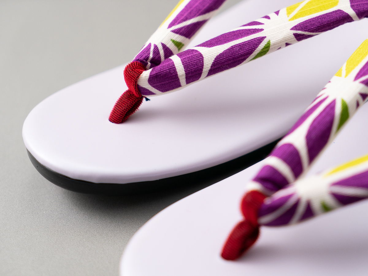 【新品未使用・送料無料】花柄の日本製ぞうり（L） - 薄紫台・麻の葉柄鼻緒 - 奈良で手作りで作っています_画像3