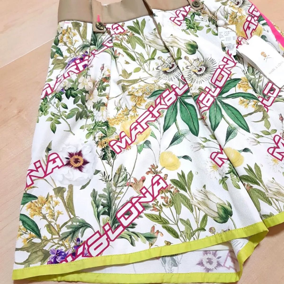 新品】マークアンドロナ MARK&LONA ゴルフウェア ショートパンツ 花柄