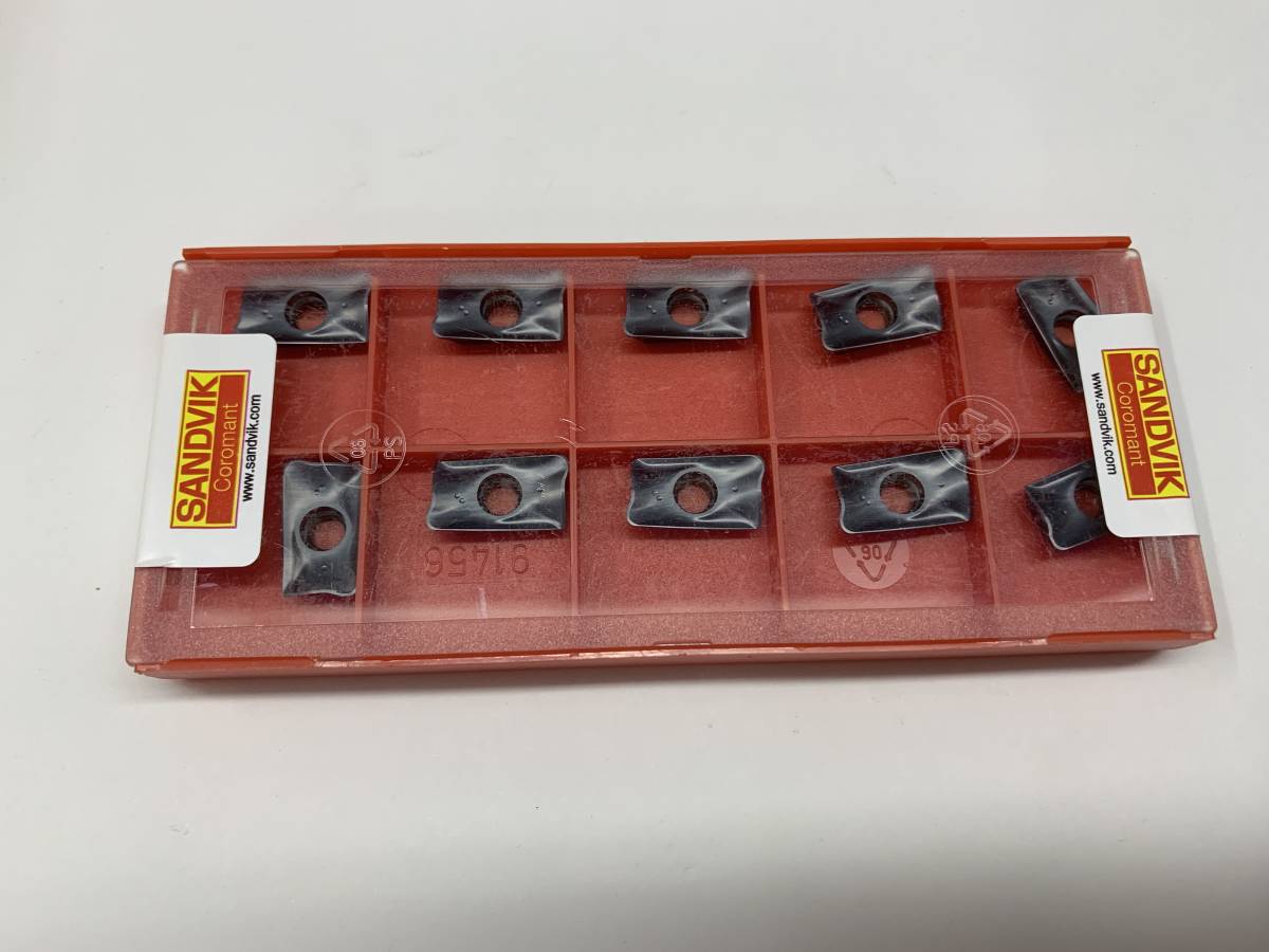 WEB限定】 まごころ堂 中古品 大谷派用掛軸 本山から 金襴 親鸞 WEB限定】 まごころ堂 中古品 大谷派用掛軸 本山から 金襴 親鸞