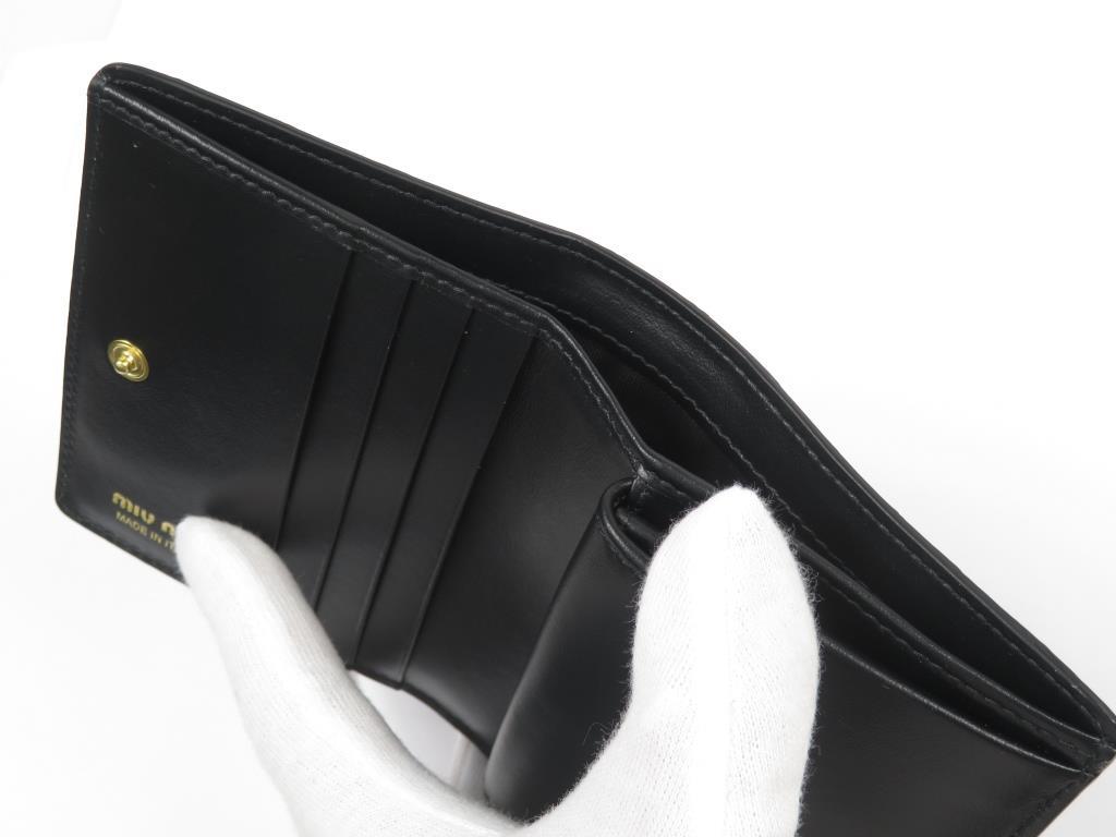 【未使用】 miumiu ミュウミュウ 二つ折り 財布 コンパクト サイフ 型押し レザー ブラック 黒 5MV204 【A65449】_画像7