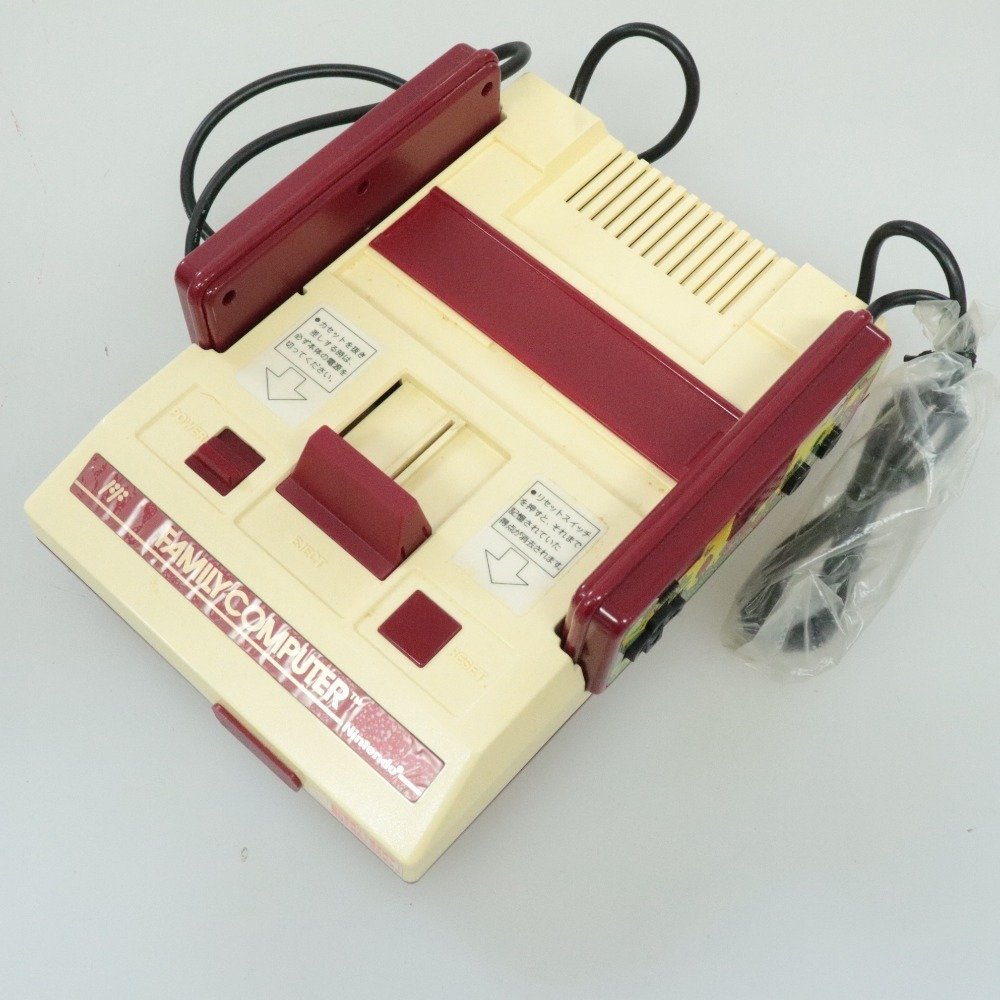 Nintendo HVC-001 ファミコン ジャンク品 動作通電未確認 